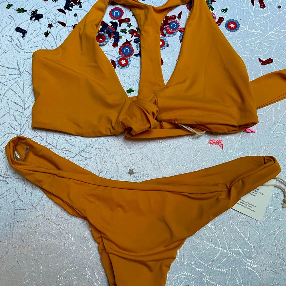 Beautiful Strange Bikini set. Med bottom XL top.